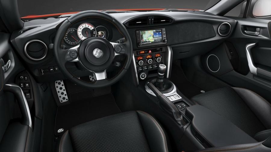 Торпедо Toyota GT 86 Tiger Special Edition 2017 года  (фото 4 из 5)